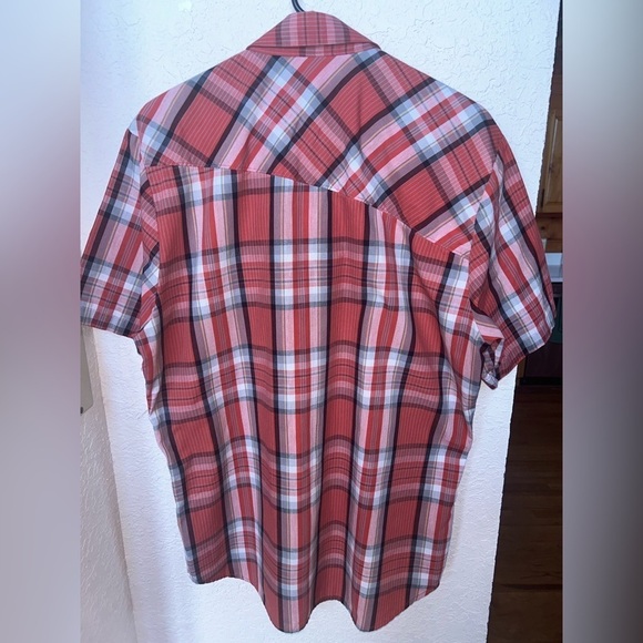 Volcom Short Sleeve  Button Down Shirt Size Large - Picture 3 of 4